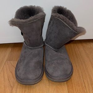 UGG Kids Bailey Button Excellent Condition Size 3